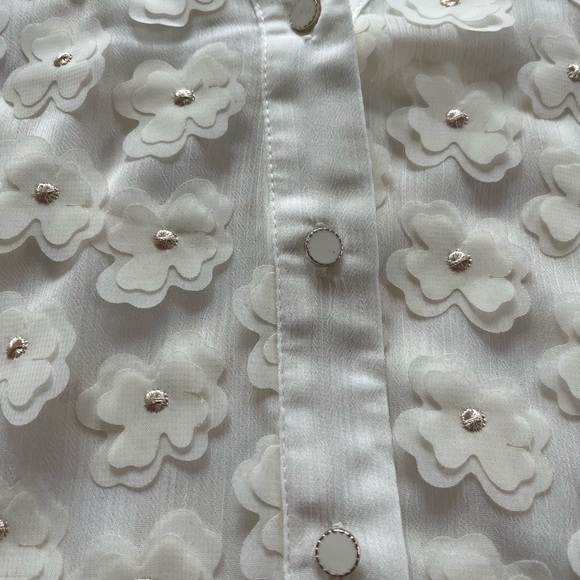 NWT Women’s Small Adrianna Papell Y Placket Button Up 3D Flower Blouse. - Picture 3 of 10